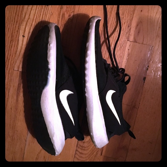 Nike Shoes - ✨FINAL SALE✨ Women’s Nike Rosche Ones
